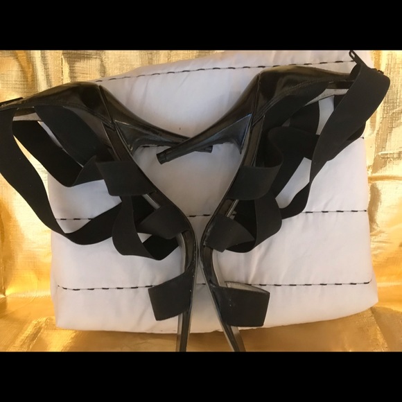 Carlos Santana Classy Globetrotter Toe Out Heel. - Picture 3 of 6